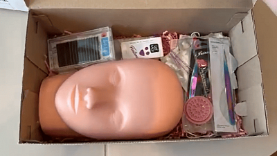 Как стать мастером по наращиванию ресницы?