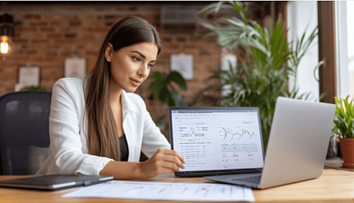 Девушка интернет-маркетолог