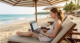 Девушка в дистанционном режиме осваивает современные инструменты ИИ , которые позволяют значительно ускорить создание цифровых продуктов